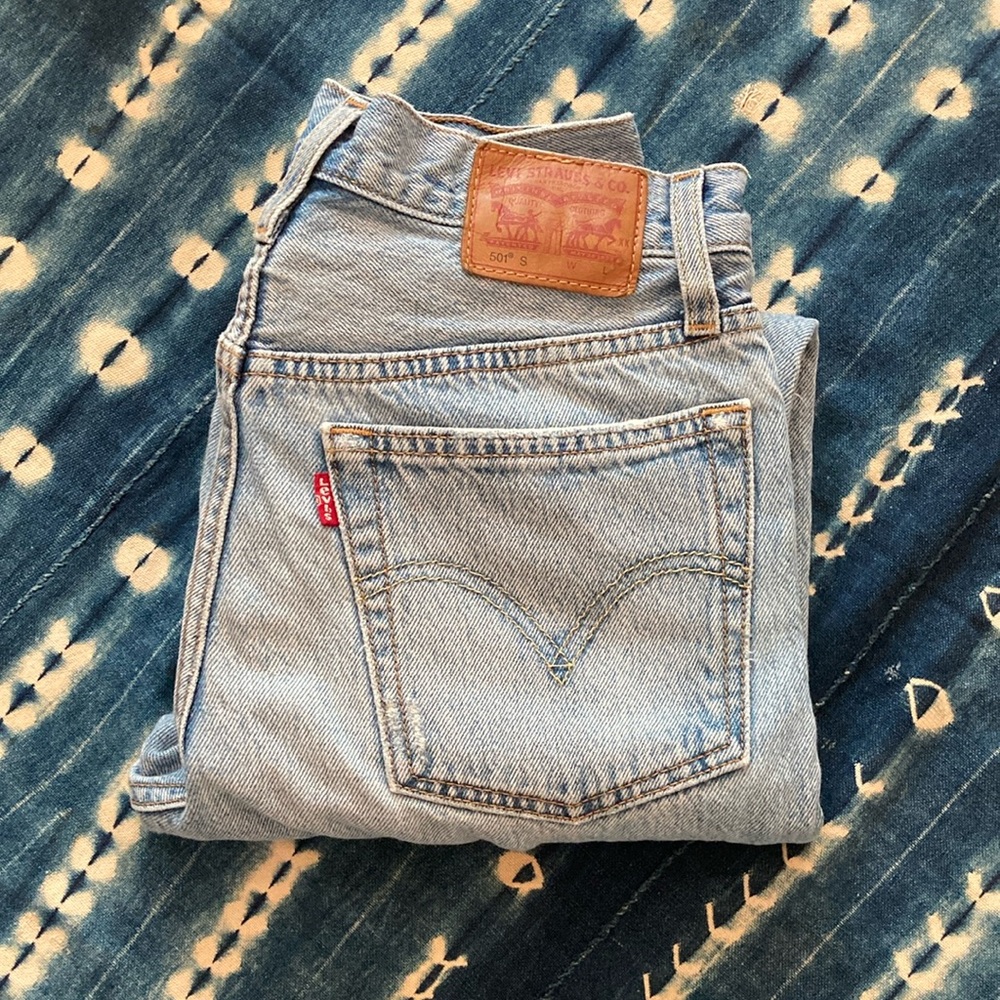 Women’s Distressed 501 Levi’s